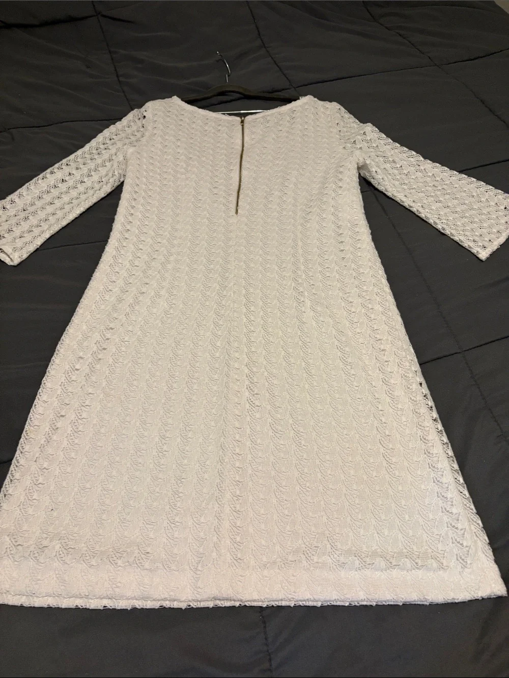 Nine West White Lace Long-Sleeve Shift Dress with Gold zipper. - Picture 3 of 5